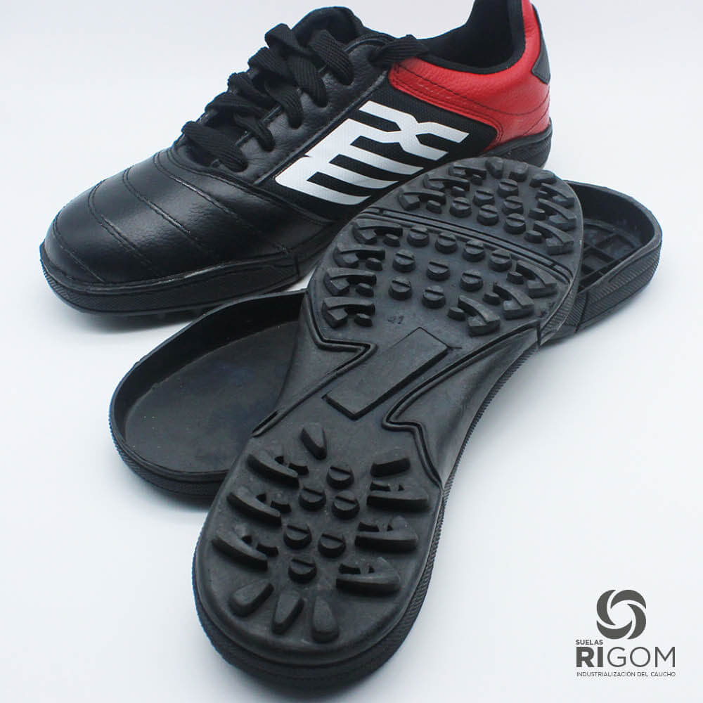 botines-negros-con-suela-caucho-negra