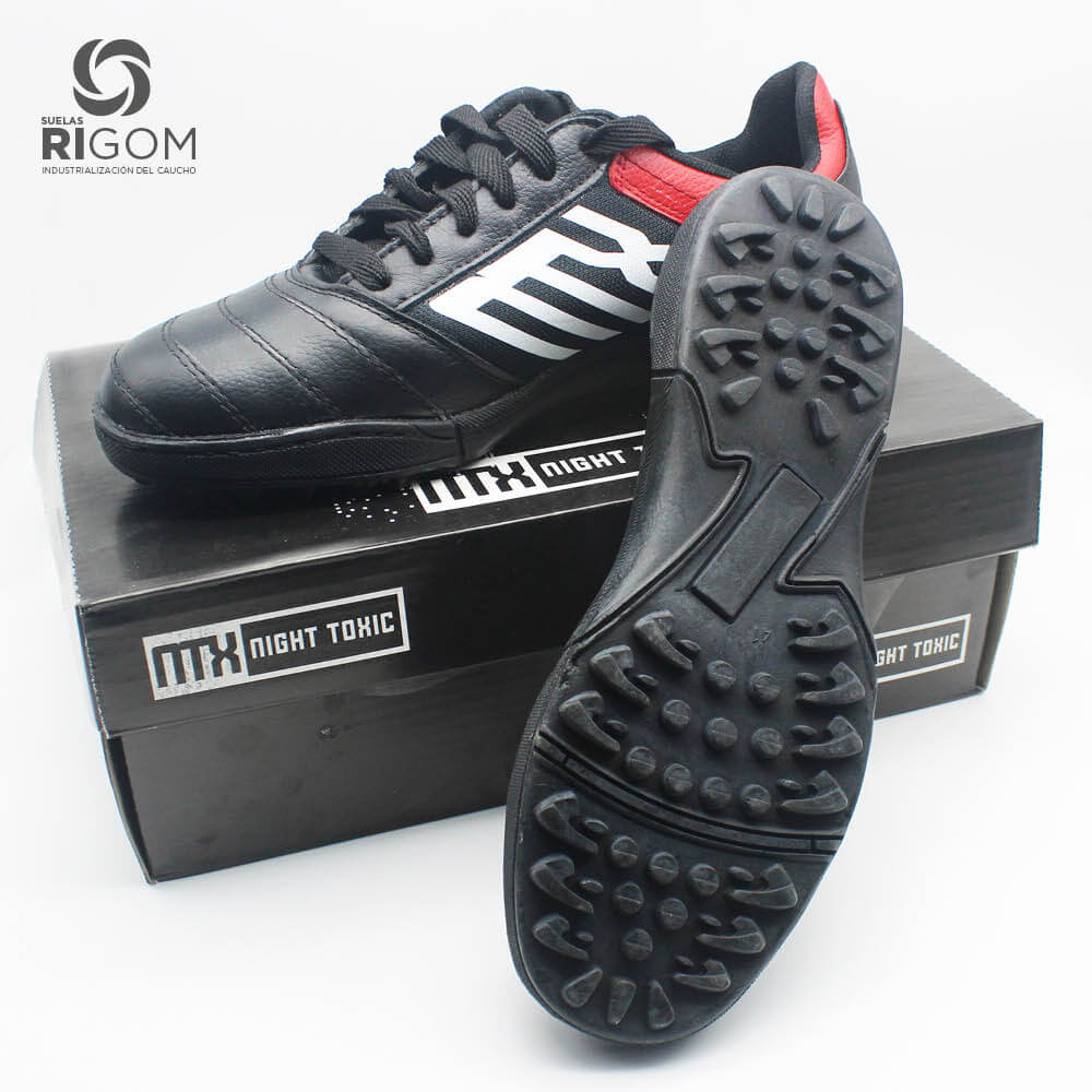 botines-negros-con-suela-caucho-negra